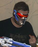 fuck_you necrophagist всрато личность:ztx откуда:overwatch персонаж:солдат_76 смехуёчки средний_палец фотожаба // 311x380 // 47KB