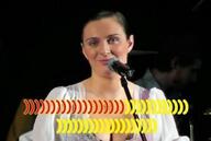 ))) awkward low_res взгляд выступление личность:елена_ваенга микрофон музыка смехуёчки тян // 400x268 // 30KB
