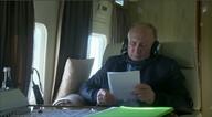 бумага всрато личность:владимир_путин наушники сидит слушает_музыку смехуёчки читает // 590x326 // 54KB